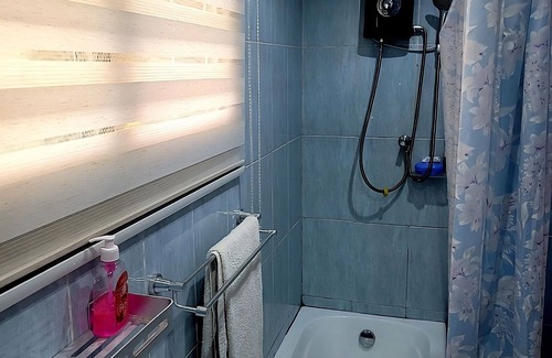 Adenta House | Room-ghouse Room D Ideal For Friends fam