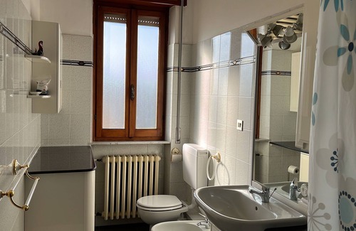 Saint-remy-de-provence House | Room in B&B - Room Alloro - Casa T Home Bed and Breakfast - Esmex Home Restaurant
