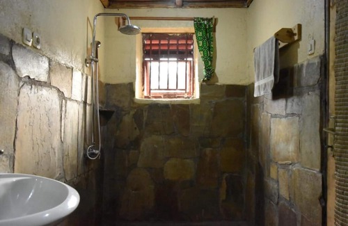 Nyakinama House | Room in B&B - Red Rocks Rwanda - Double Room With Shared Bathroom
