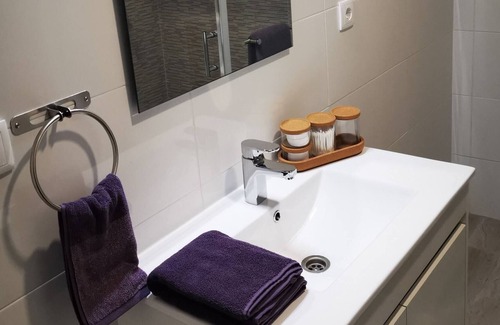 Costa de Caparica Apartment | "room in Guest Room - Caparic Poshtel An Luxury And Posh Style Hostel."
