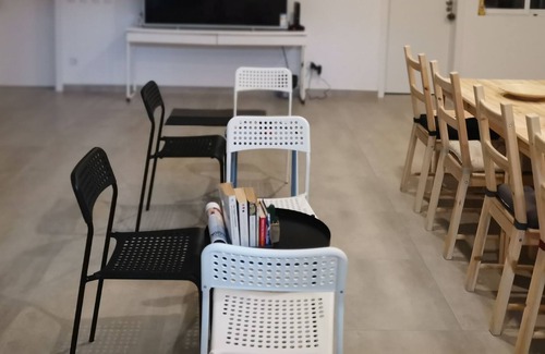 Costa de Caparica Apartment | "room in Guest Room - Caparic Poshtel An Luxury And Posh Style Hostel."