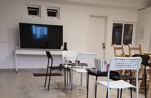 Costa de Caparica Apartment | "room in Guest Room - Caparic Poshtel An Luxury And Posh Style Hostel."