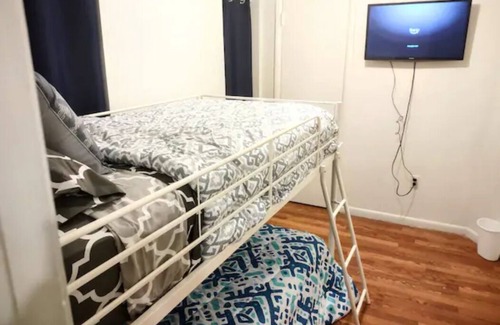 Midtown-Edmondson House | Room in Guest Room - Twin Bunk-style Bedroom Close to Downtown