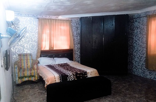 Gbagada House | Room in House - Unrivaled Comfort at Val's Residence With King-sized bed