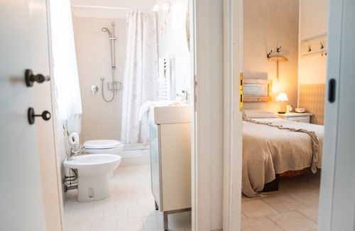Collesalvetti Apartment | Room 'La Casina Di Parrana 2' with Shared Terrace, Shared Garden and Wi-Fi