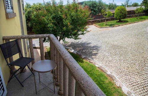 Macedo de Cavaleiros Apartment | Room 'Quarto Ferreirinha' with Mountain View, Wi-Fi and Air Conditioning