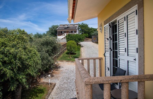Macedo de Cavaleiros Apartment | Room 'Quarto Matos' with Mountain View, Wi-Fi and Air Conditioning