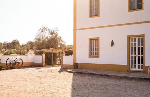 Cabeco de Vide Apartment | Room 'Quarto Duplo Com Wc Privativa 4' with Shared Pool, Wi-Fi and Air Conditioning
