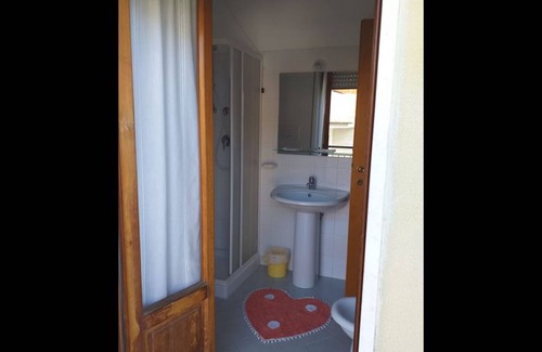 Pineto Bed & Breakfast | Room-spacious Quadruple Room a Stone thr