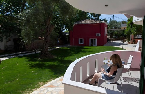 Anthousa Apartment | Room "Studio" with Shared Terrace, Wi-Fi and Air Conditioning