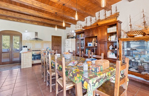 Massama Apartment | Room 'Sud' with Shared Terrace, Wi-Fi and Air Conditioning