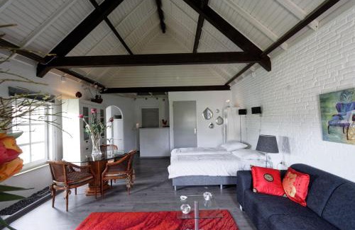 Blitterswijck House | Room to rent with own entrance, living room and bathroom