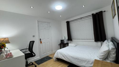 Ashford House | Room with en-suite facilities