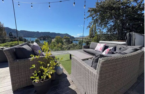 Lake Okareka Apartment | Room with Lake View at Ōkāreka, Rotorua – Large Deck, Spa & BBQ Retreat