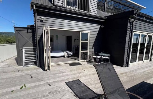Lake Okareka Apartment | Room with Lake View at Ōkāreka, Rotorua – Large Deck, Spa & BBQ Retreat