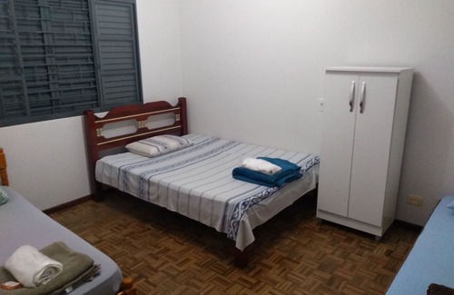 Maringa House | Room with two beds in pensionato in Maringá/pr