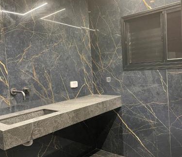 Kiryat Motzkin Apartment | Room4u