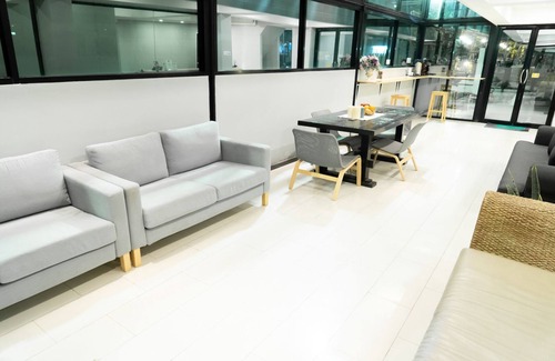 Don Muang Hotel | RoomQuest Bangkok Don Mueang Airport 1