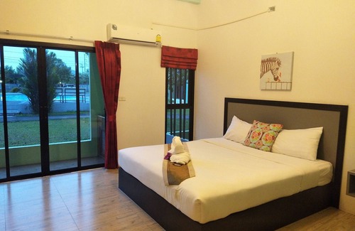 Phanat Nikhom Hotel | RoomQuest Chonburi Phanat Nikhom