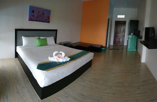 Phanat Nikhom Hotel | RoomQuest Chonburi Phanat Nikhom