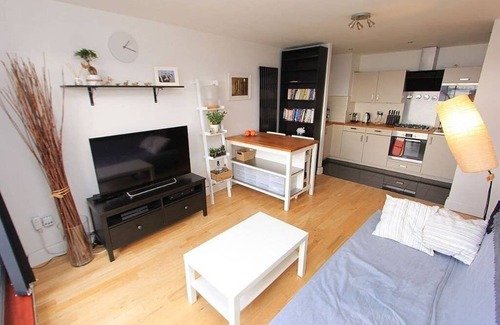 Greenwich Apartment | Rooms with a view!