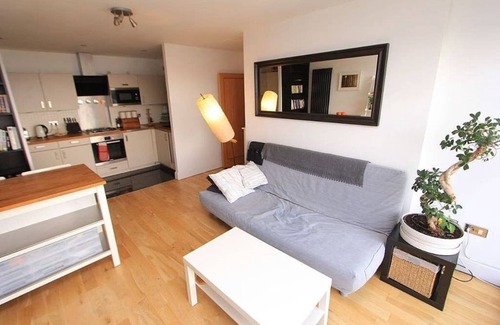 Greenwich Apartment | Rooms with a view!