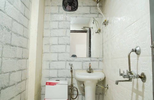 Sector 63 Hotel | Roomshala 034 Grihum Noida Sector 63