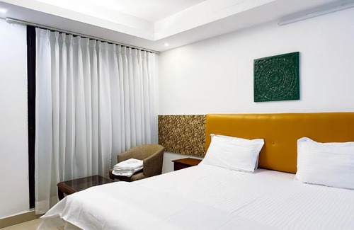 Hauz Khas Village Hotel | Roomshala 114 The Locals - Hauz Khas