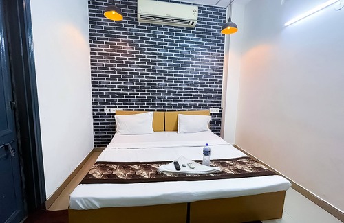 Block D Hotel | Roomshala 116 Krishna Villa