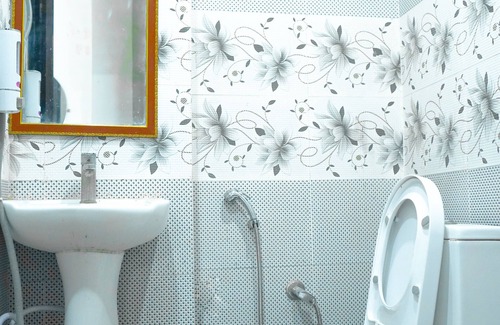 Sector 70 Hotel | Roomshala 143 Shubham Residency Sec 70