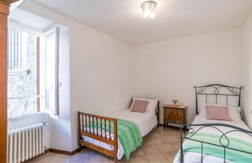 Colonno House | Roomy period house with stunning village views x6