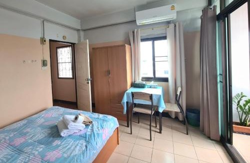 Khlong Thanon House | Roong-Arun Apartment