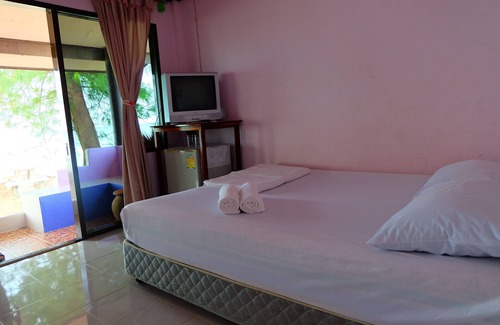 Chaiya Hotel | Roong Arun Resort