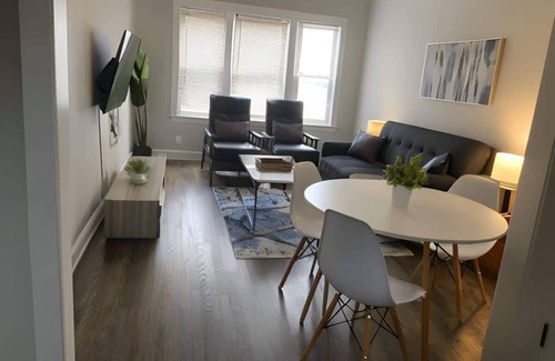 Avondale Apartment | Roscoe Retreat · Cozy 2BR in Chicago