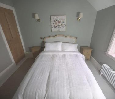 Fakenham House | Rose Cottage, Luxury cottage, sleeps 16