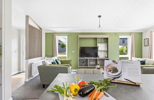 Lifton House | Rose Lodge, 21 Roadford Lake Lodges