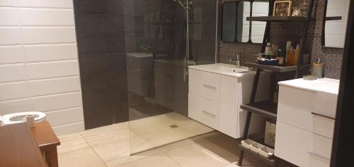 Pirae House | Rose Maison