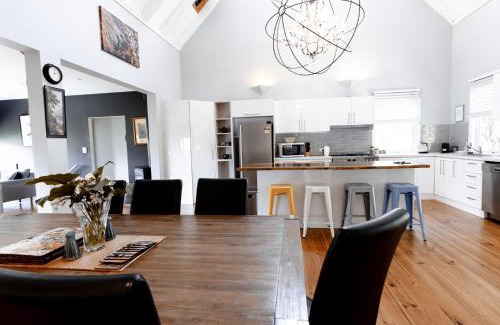 Hepburn House | Rosella