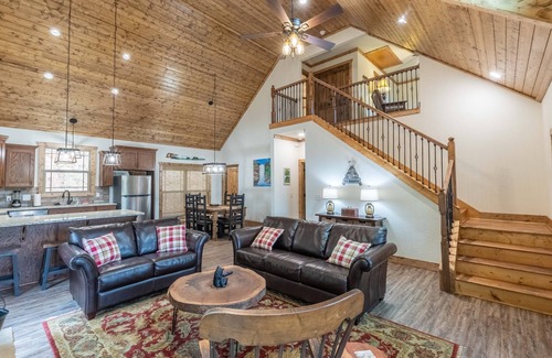 Sylva House | Rosey Hazel - Stunning Mountain Views!