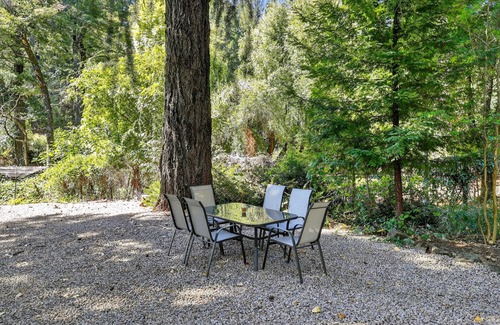 Cobb Apartment | Rouge Cobb Mountain Hotel - Cabin 3