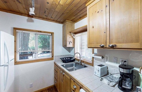 Cobb Apartment | Rouge Cobb Mountain Hotel - Cabin 4