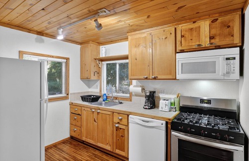 Cobb Apartment | Rouge Cobb Mountain Hotel - Cabin 4