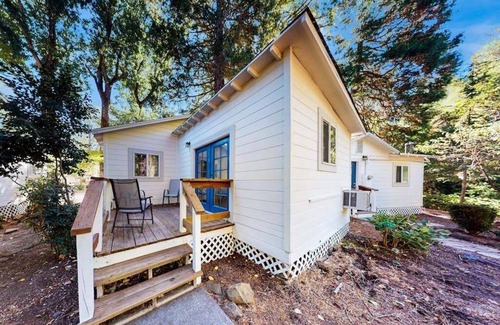 Cobb Apartment | Rouge Cobb Mountain Hotel - Cabin 4