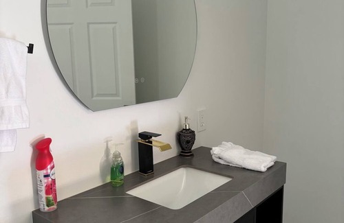 Norman Bed & Breakfast | Rouge Room at Whispering Pines bed-and-breakfast