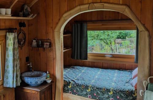 Folx-les-Caves Bed & Breakfast | Roulotte Ravel-Emoi Chambre Insolite de Charme