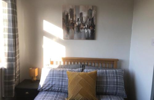 Newton Aycliffe House | Rowan Place 5 Bedroom Off Street Parking Accommodation