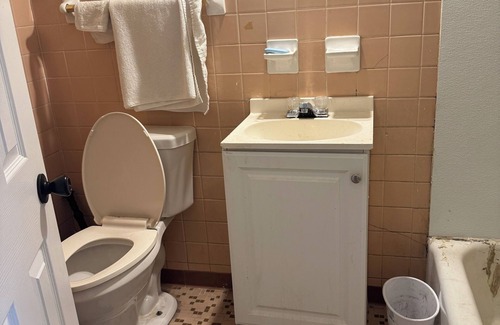 South Pensacola Hotel | Royal Arms Motel