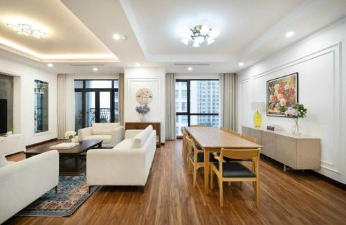 Thanh Xuan Apartment | Royal City 3BR Vintage Pool & Garden View