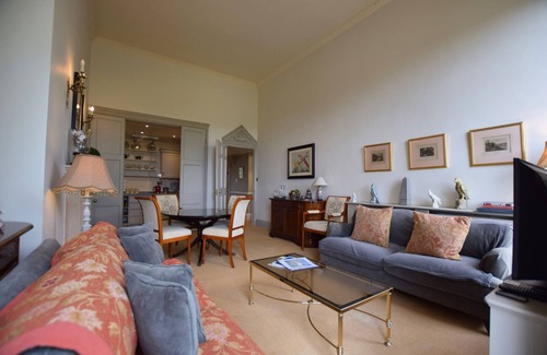 Upper Town Apartment | Royal Crescent Prospect - classic, sumptuous Georgian apartment overlooking The Crescent