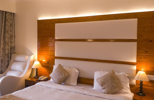 Baldeyan Hotel | Royal Jardin Whistling Pines Resort